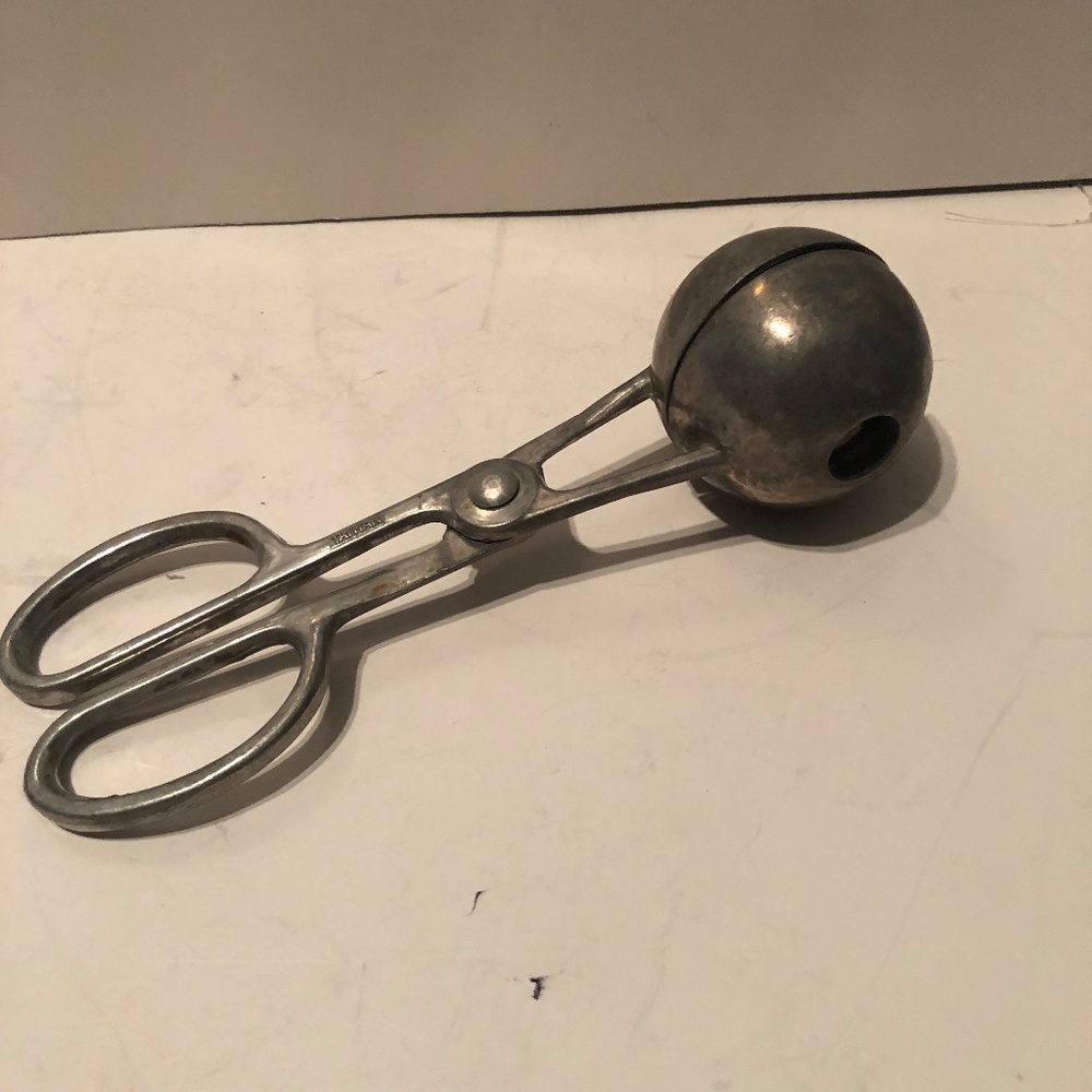 Vintage handheld meatball maker, rice, melon, potato, ice cream, many uses.
